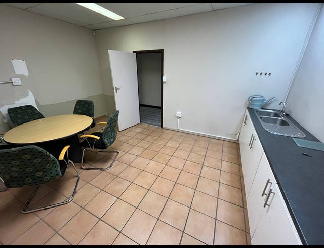 200M² OFFICE TO LET IN PARKLANDS